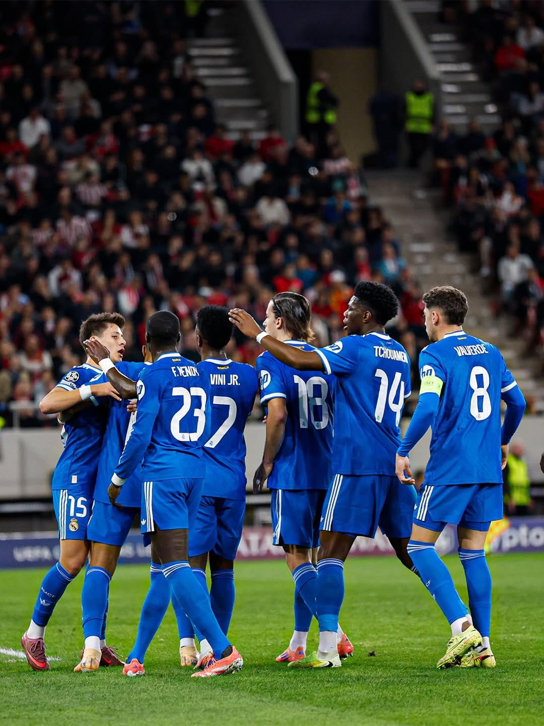 Los jugadores del Real Madrid celebrando uno de sus goles en el Olympiacos (3-4)./ Vía: @realmadrid
