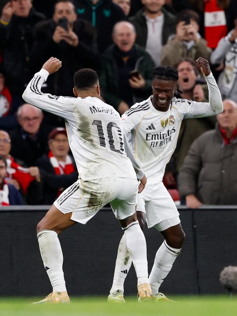 Mbappé y Camavinga celebrando en San Mamés como anotadores que dieron el triunfo 0-3 del Real Madrid al Athletic Bilbao./ Vía: @realmadrid