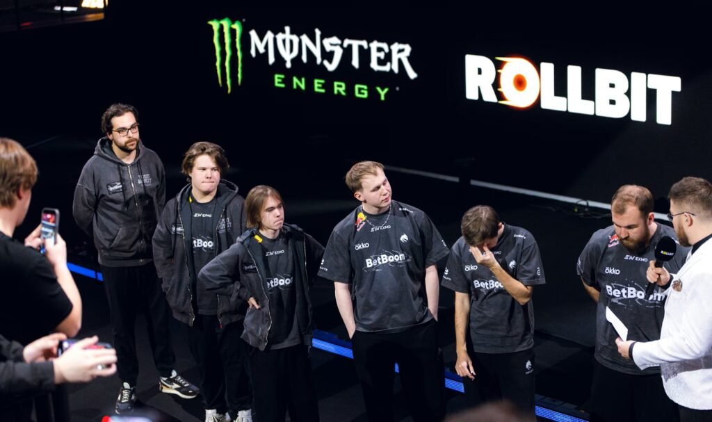 Team Spirit luego de su caída 2-0 vs Vitality en el Major de Budapest.