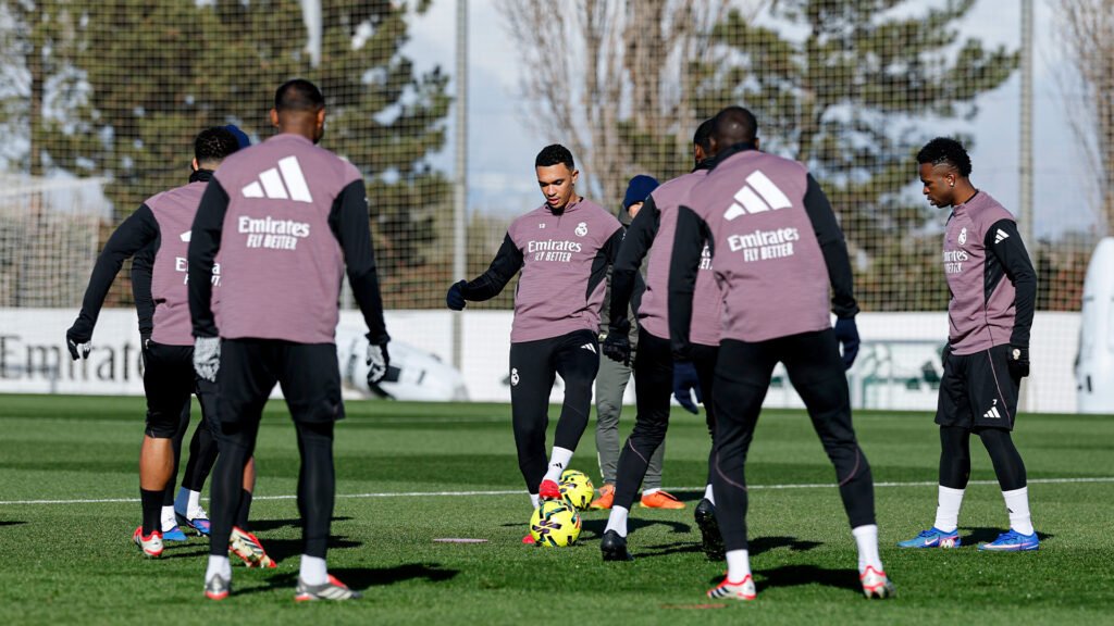 El Real Madrid recibe al Rayo Vallecano con presión del Bernabéu, dudas tras Lisboa y la necesidad de ganar para seguir peleando por LaLiga