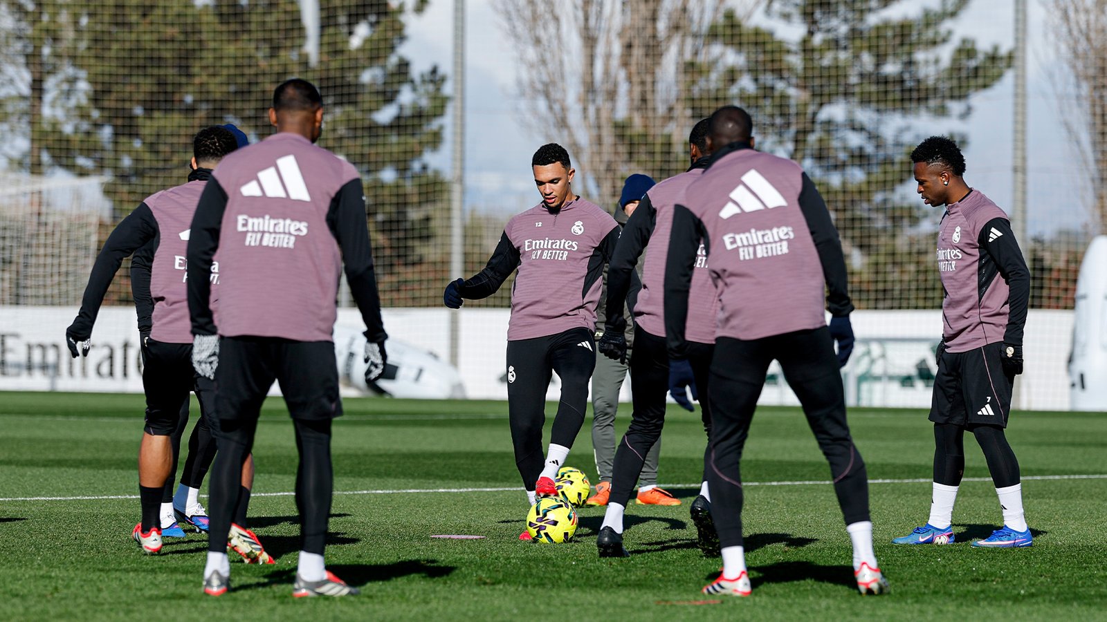 El Real Madrid recibe al Rayo Vallecano con presión del Bernabéu, dudas tras Lisboa y la necesidad de ganar para seguir peleando por LaLiga