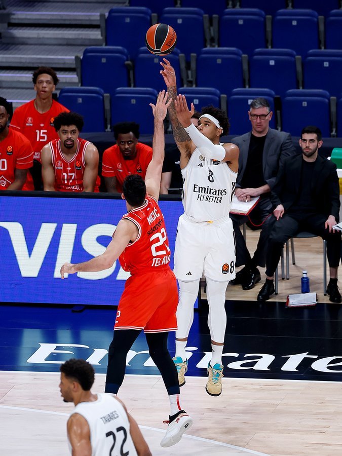 Chuma Okeke tirando. Foto de Real Madrid.