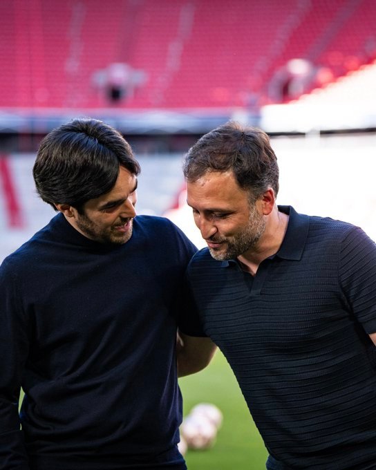 Salutación entre los dos entrenadores