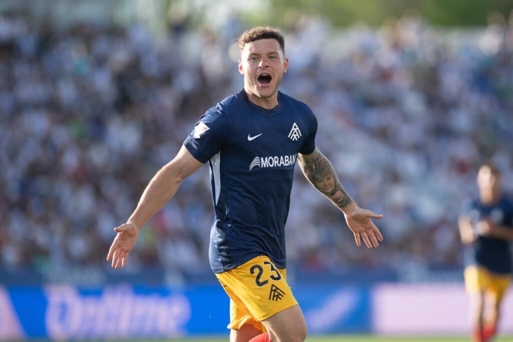 Alende celebrando el gol 0-2