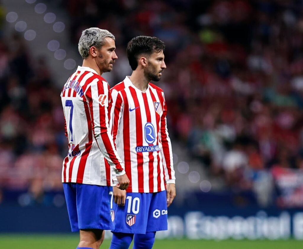 Antoine Griezmann y Alex Baena