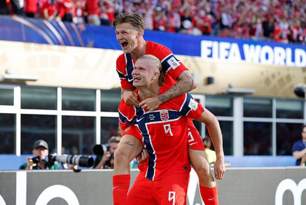 Erling Haaland celebra un gol con Noruega durante el Mundial