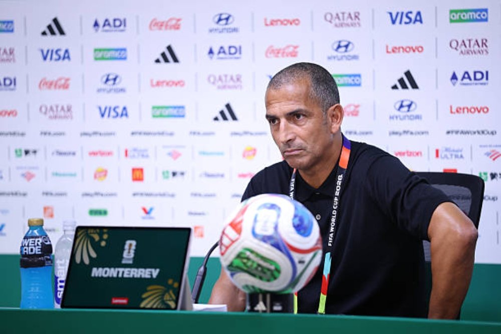 Sabri Lamouchi, seleccionador de Túnez durante el partido ante Suecia