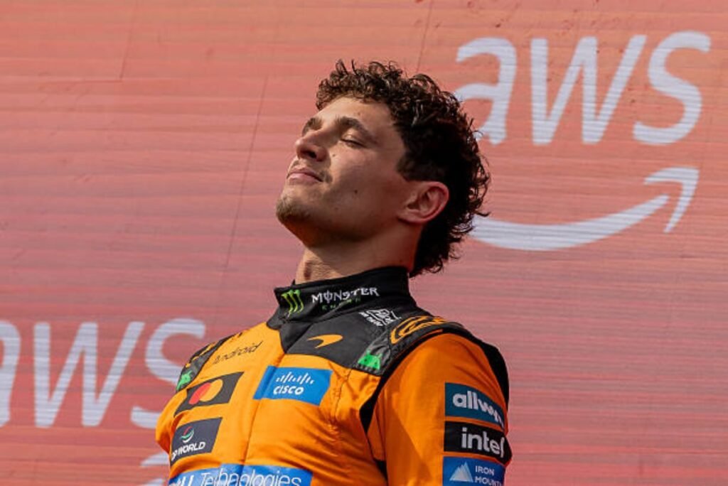 Lando Norris, durante la ceremonia del podio del GP de Hungría